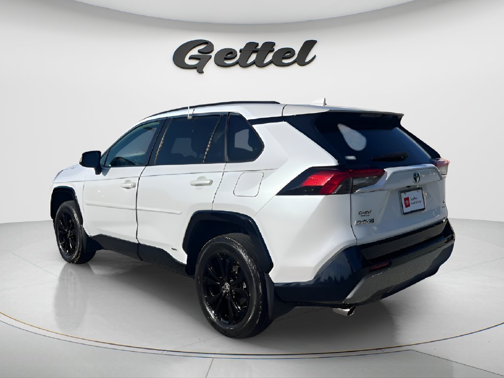 Used 2023 Wind Chill Pear Toyota Hybrid SE image 7