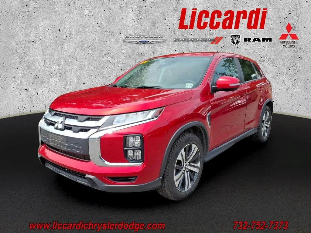 Used 2022 Red Mitsubishi 2.0 SE image 2