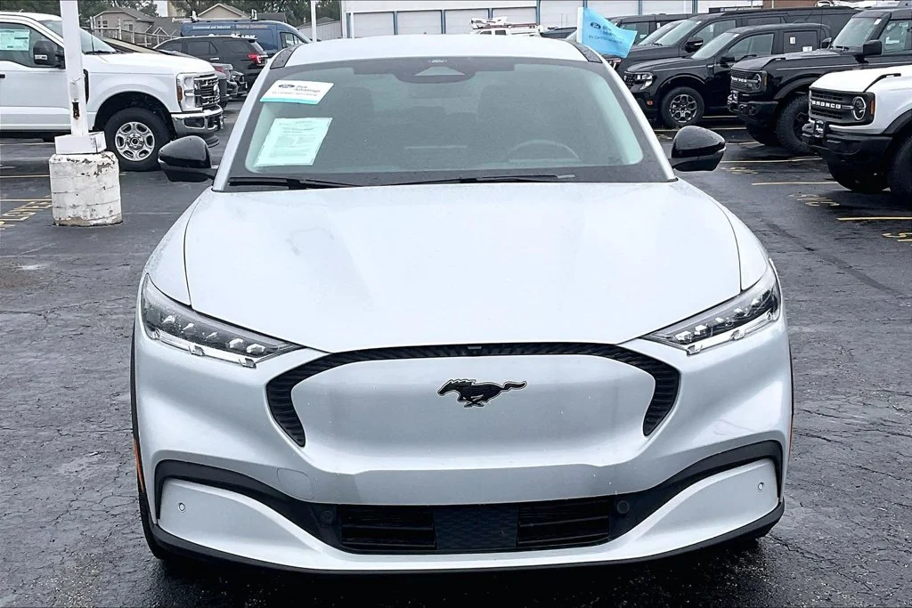Certified Used 2023 White Metallic Ford Select image 2