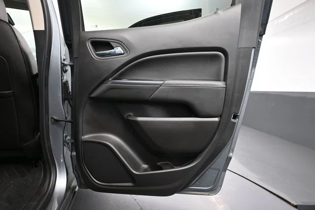 Used 2018 Gray GMC SLT image 41