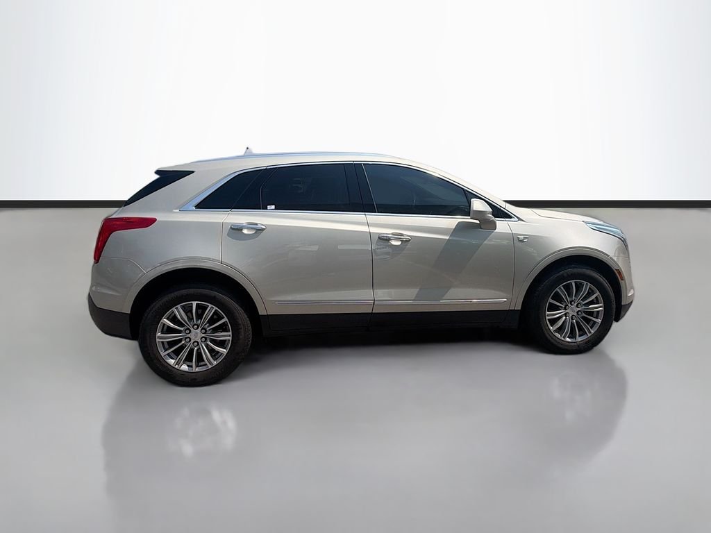 Used 2017 Silver Cadillac Luxury image 4