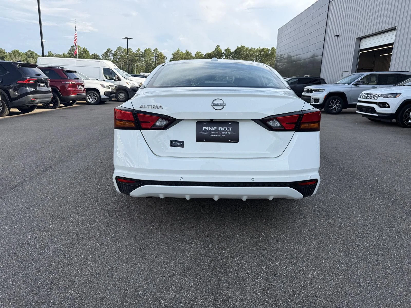 Used 2025 Glacier White Nissan SV image 5