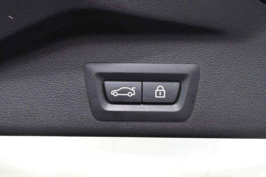 Used 2023 Gray BMW xDrive40i image 43