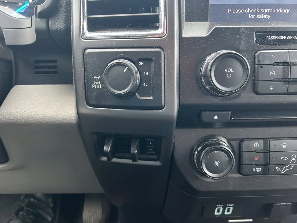 Used 2017 Oxford White Ford XLT image 18