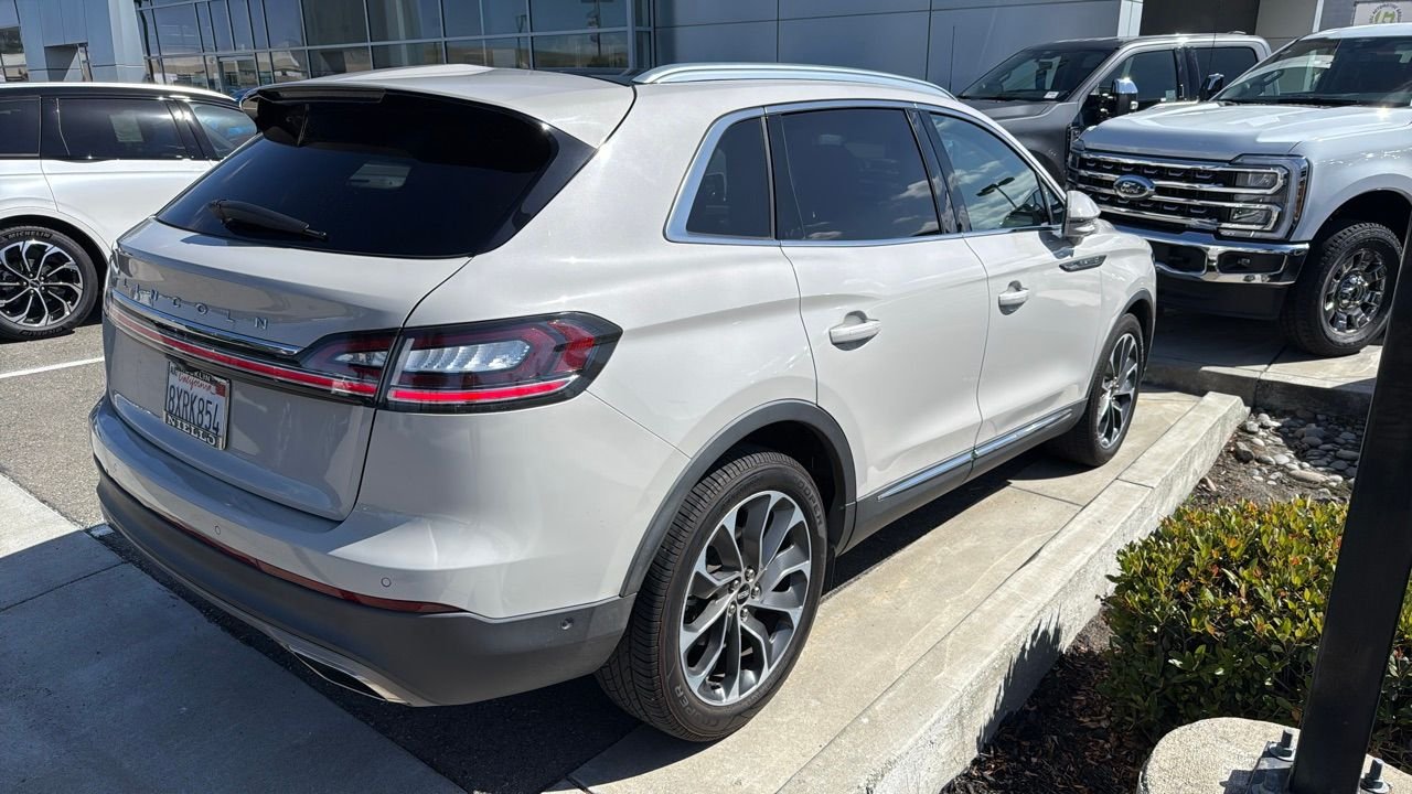 2021 Lincoln Nautilus Reserve photo 2