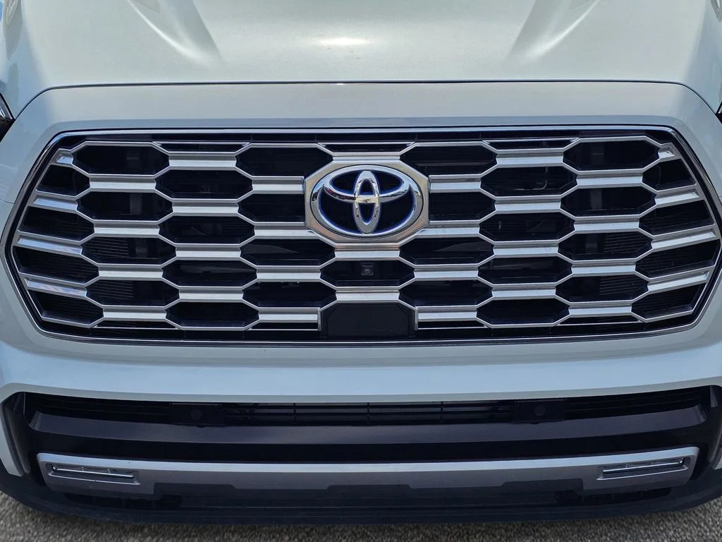 Used 2024  Toyota SR5 image 3