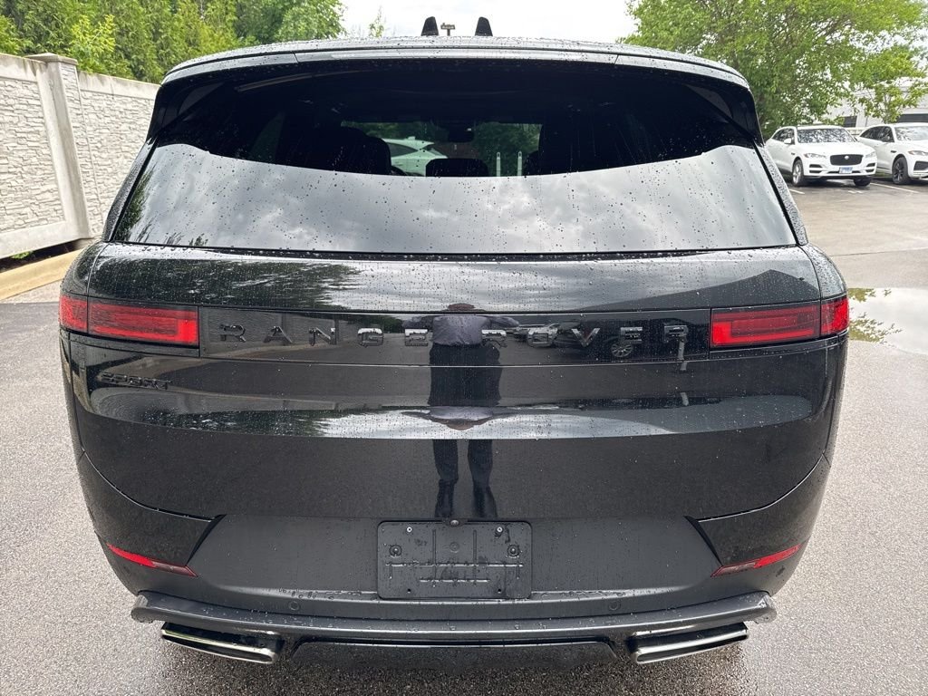 Used 2024 Black Land Rover SE image 5