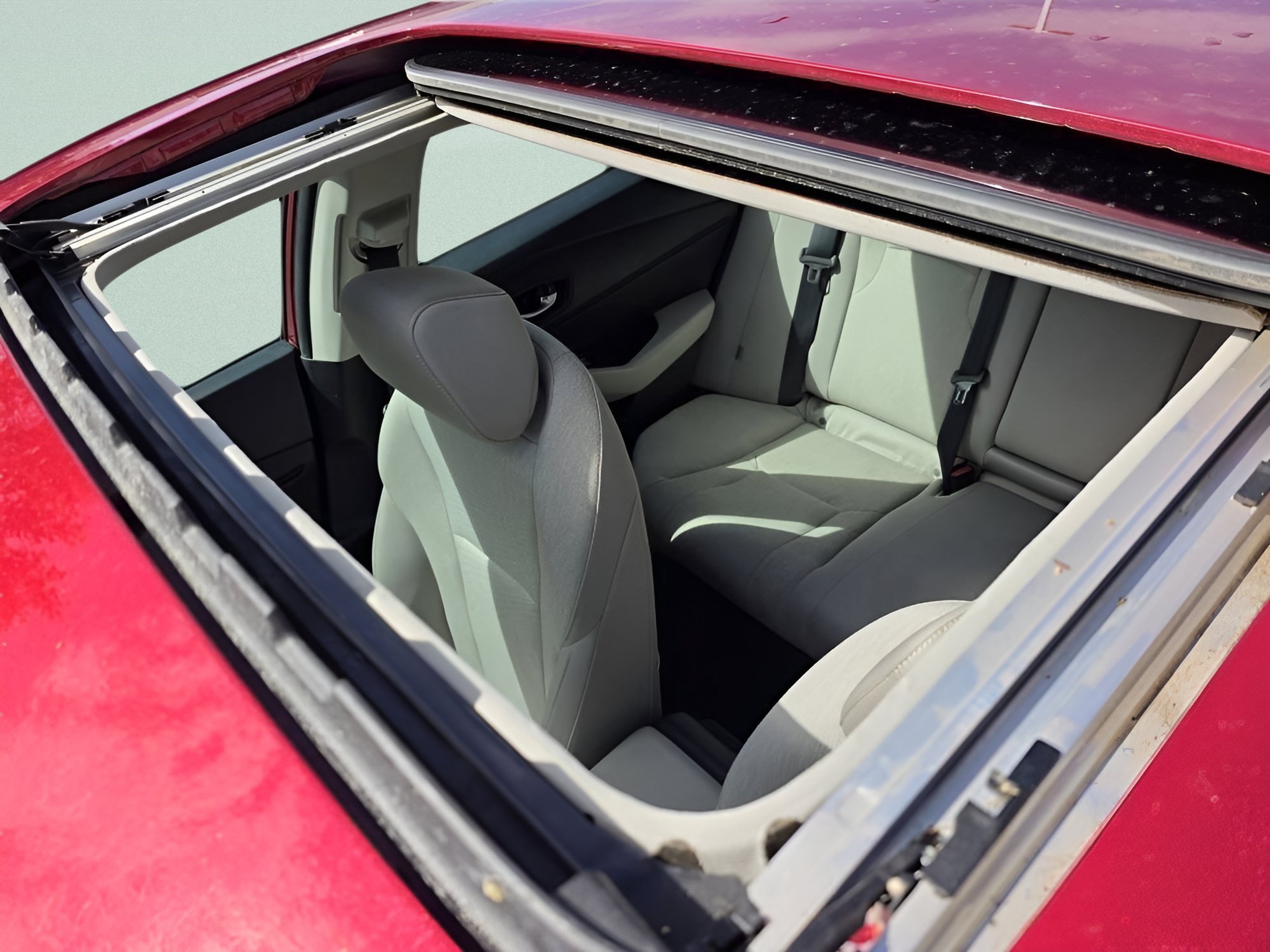 Used 2025 Radiant Red Metallic Honda SE image 4