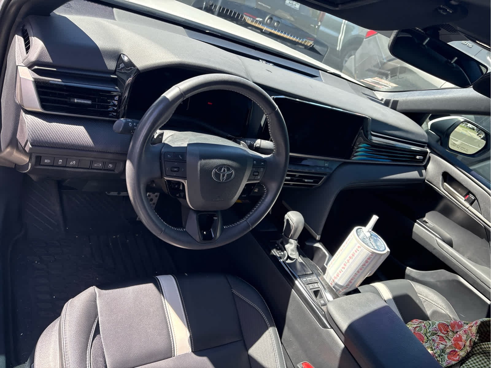 Certified Used 2025 Ice Cap Toyota SE image 3