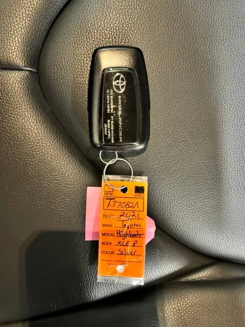 Used 2021 Silver Toyota XLE image 26