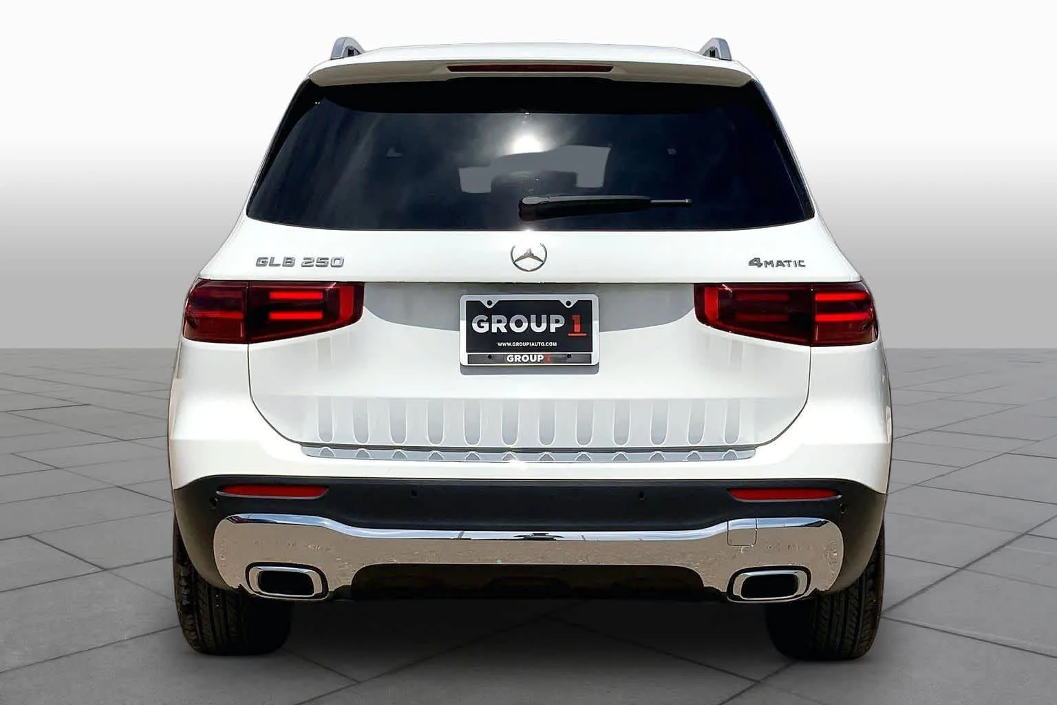 Used 2025 Polar White Mercedes-Benz GLB 250 image 5