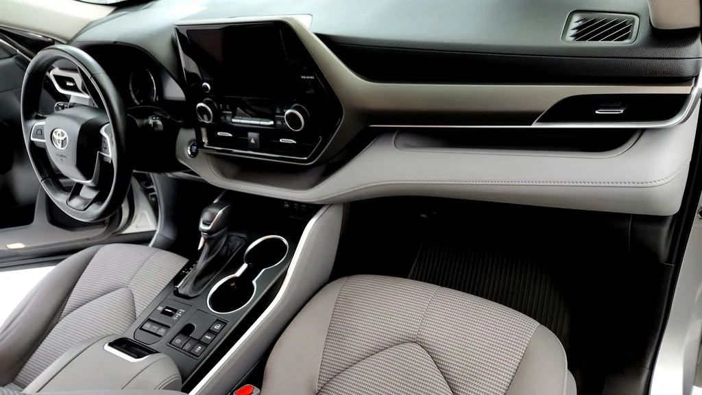 Used 2023 Silver Toyota LE image 16