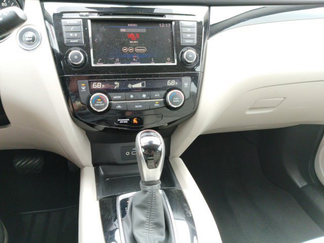 Used 2020 Silver Nissan SV image 34