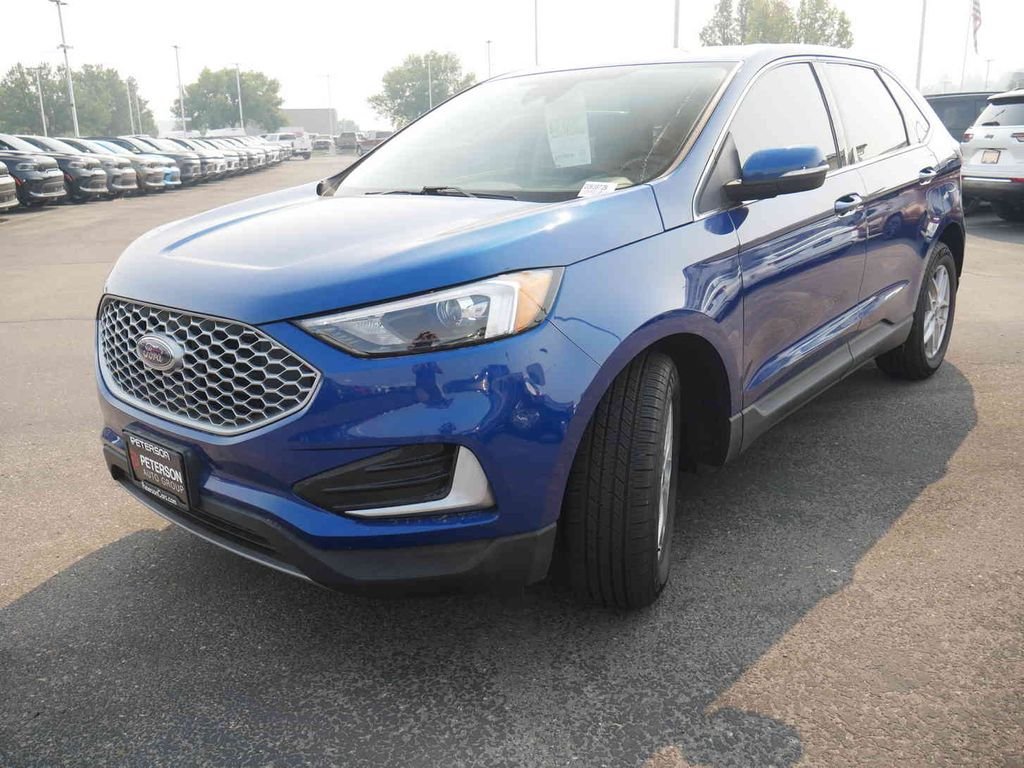 Used 2024 Blue Ford SEL image 4