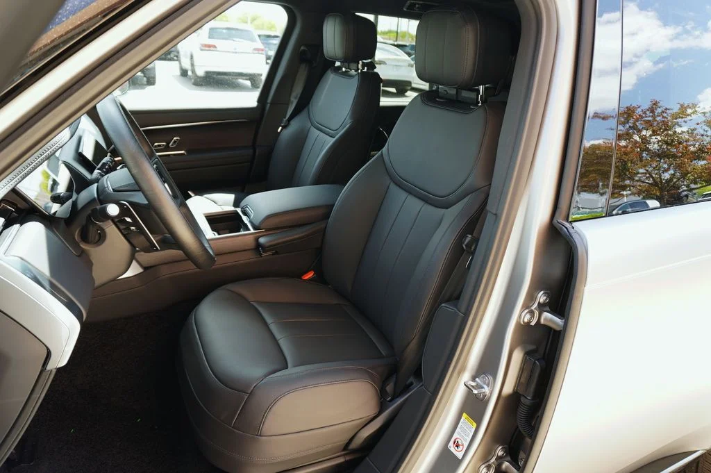 New 2026 Flux Silver Satin Land Rover SE image 13