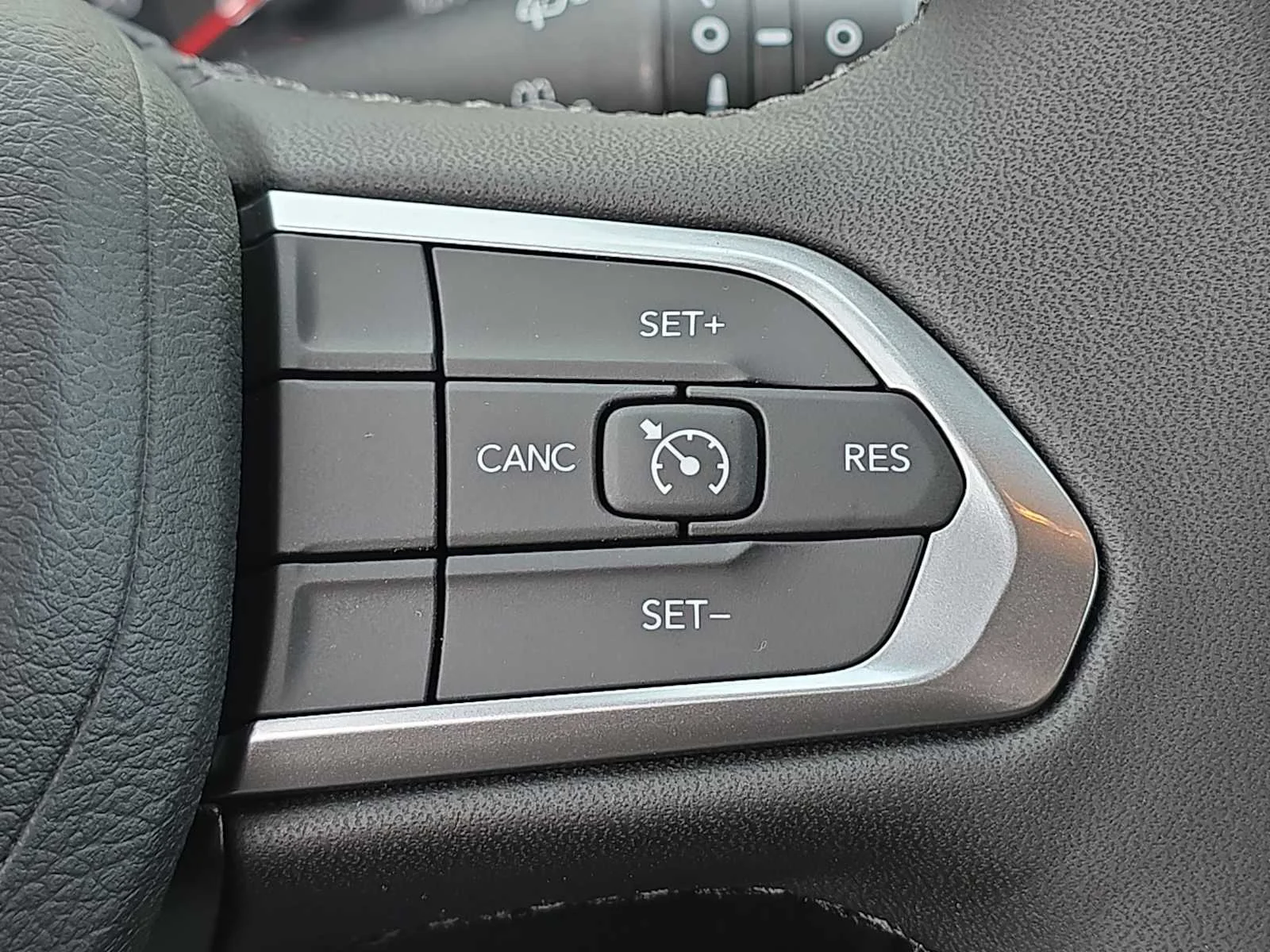 Used 2026 Bright White Clearcoat Jeep Latitude Altitude image 27