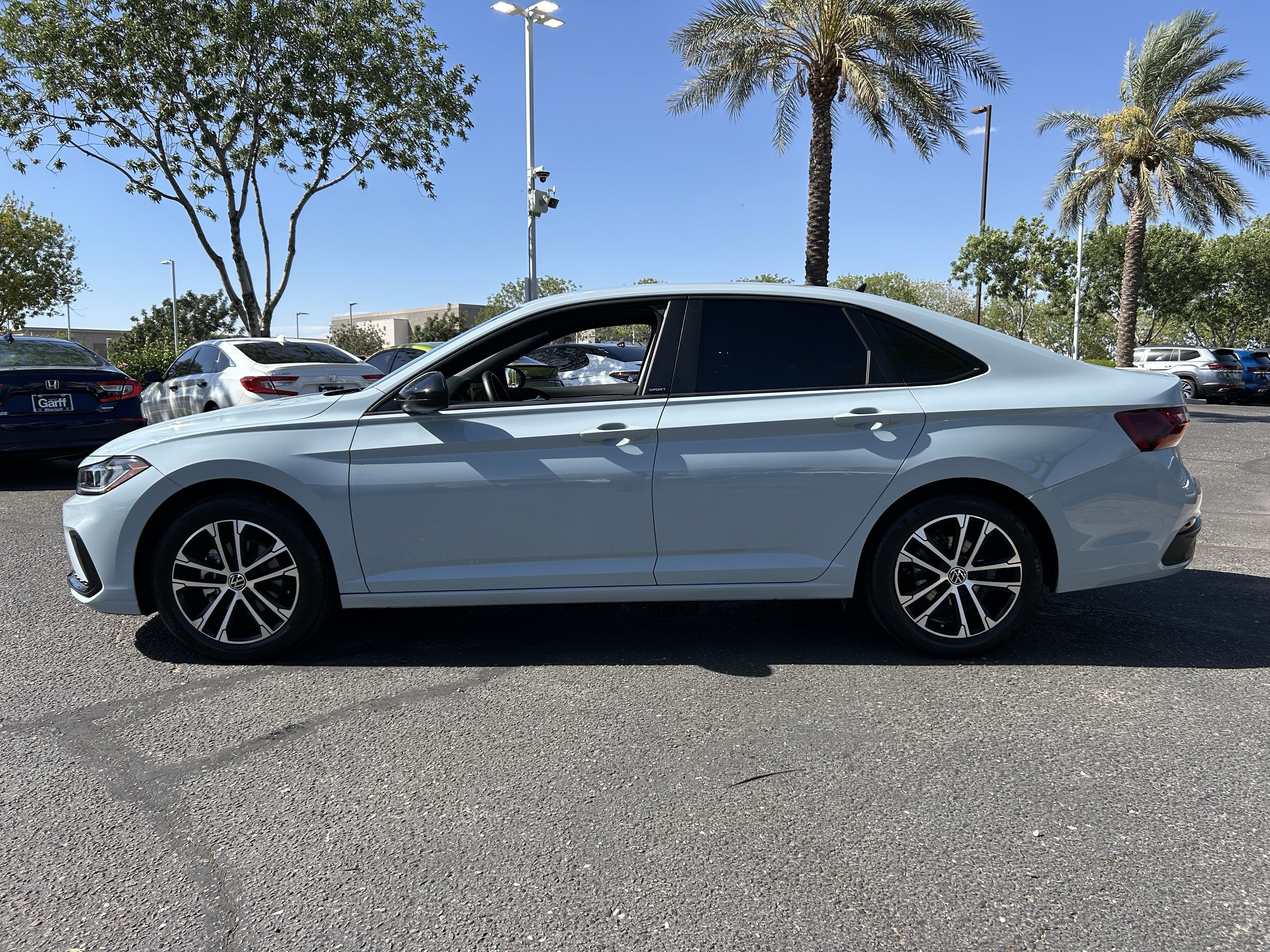 Used 2025 White Volkswagen Sport image 2