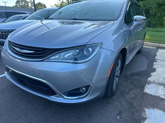 Used 2018 Chrysler Pacifica Hybrid Limited with VIN 2C4RC1N73JR358999 for sale in Southaven, MS