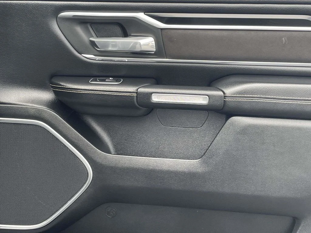 Used 2021 Silver Ram Laramie image 18