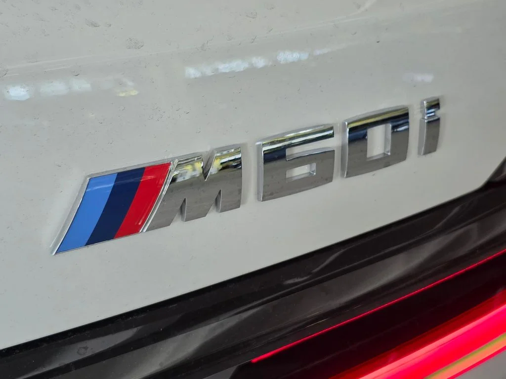 New 2027 White BMW M60i image 7
