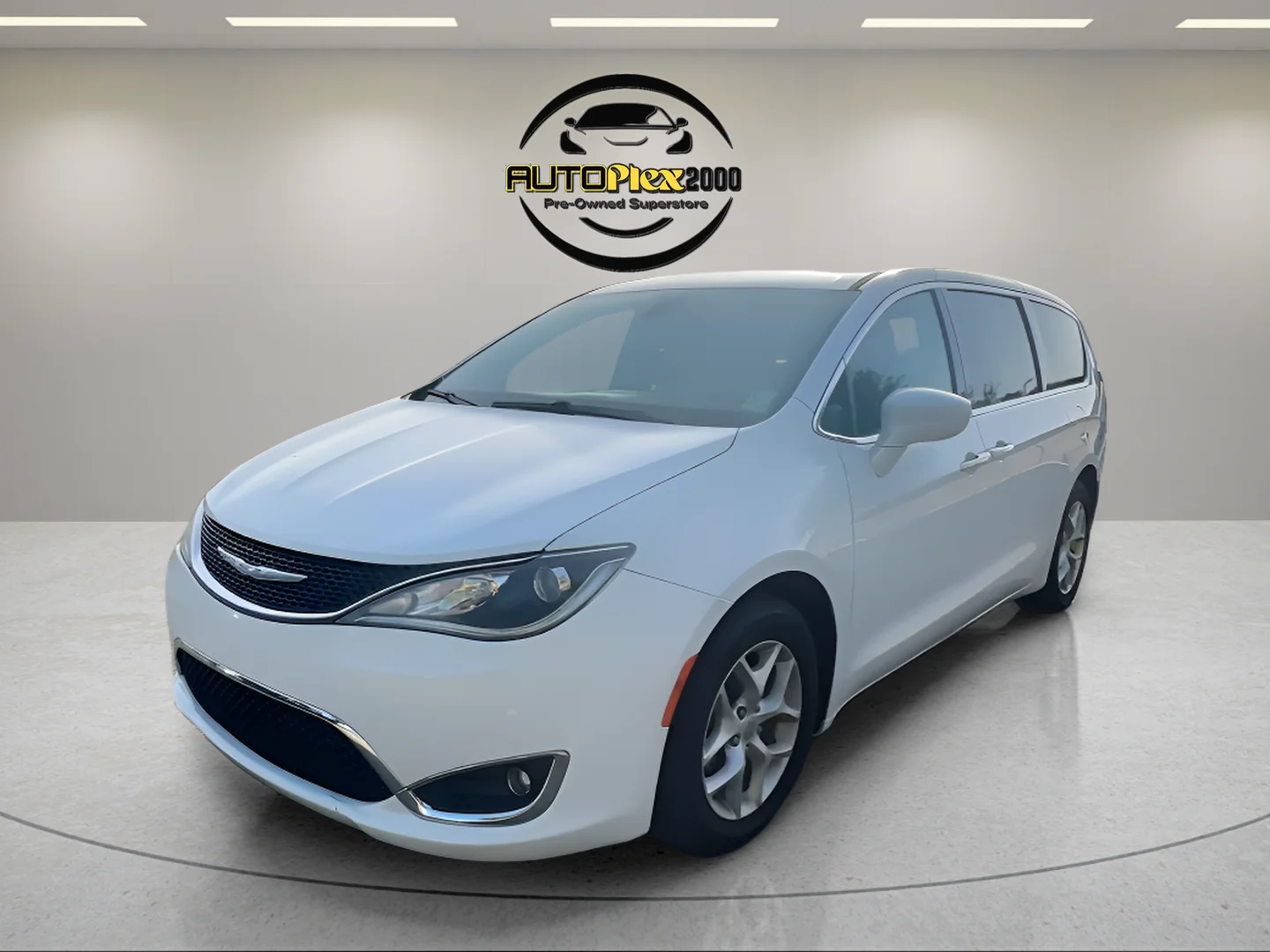 Used 2018 White Chrysler Touring Plus image 3