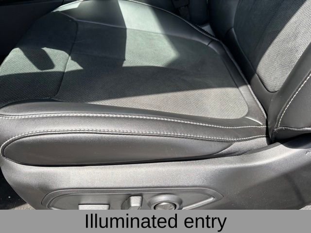 New 2026 Bright White Clear-Coat Exterior Paint Jeep Altitude image 15