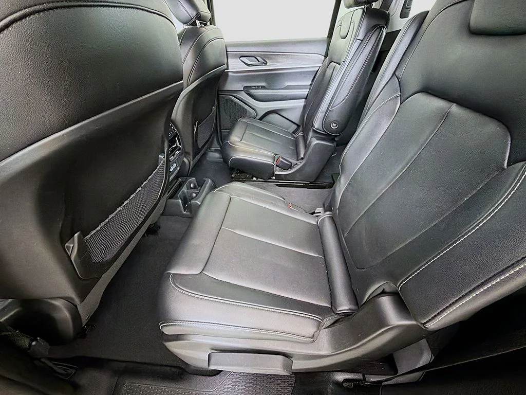 Used 2024 Metallic Jeep Limited image 26