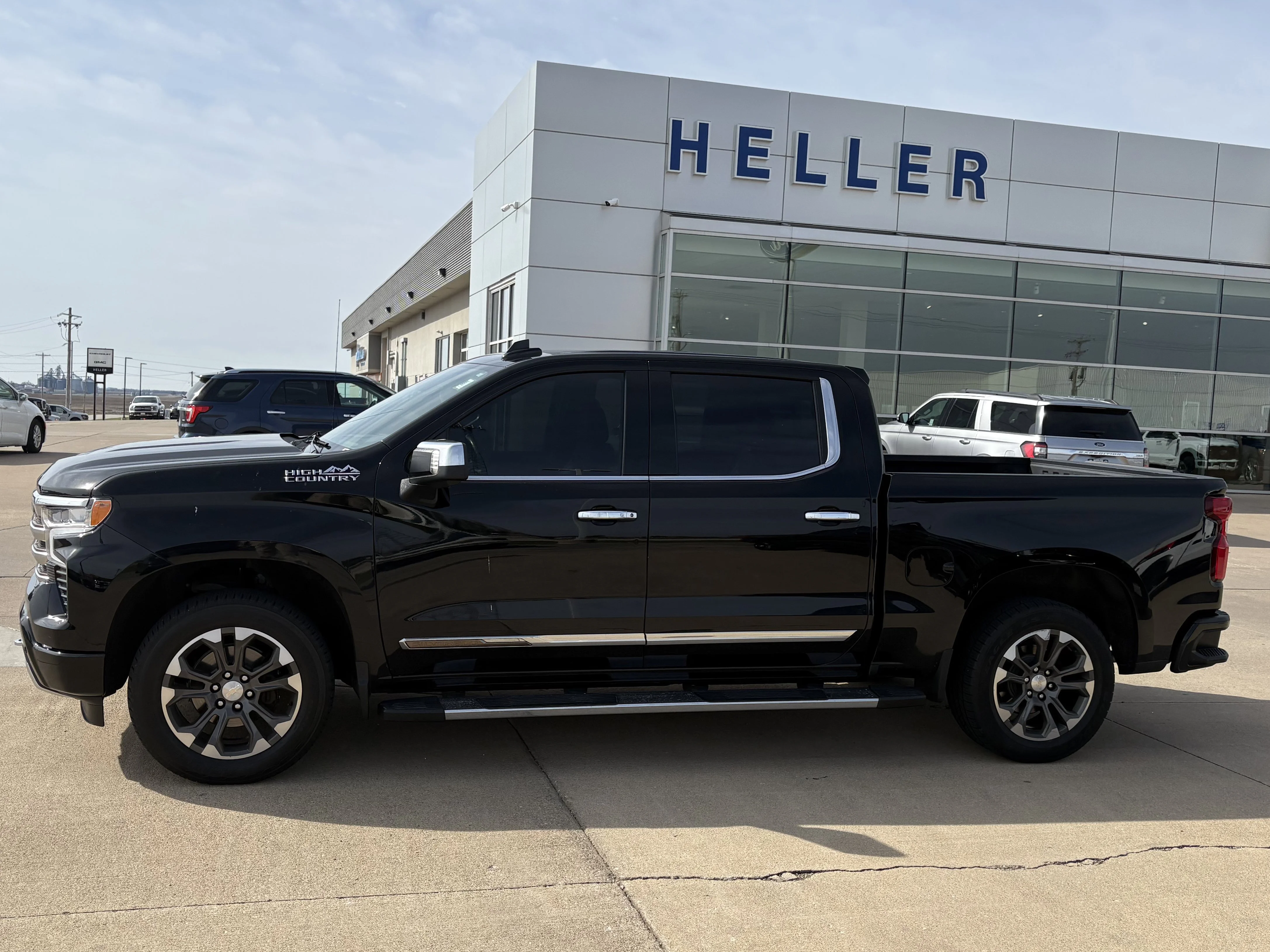 Used 2022 Black Chevrolet High Country image 3