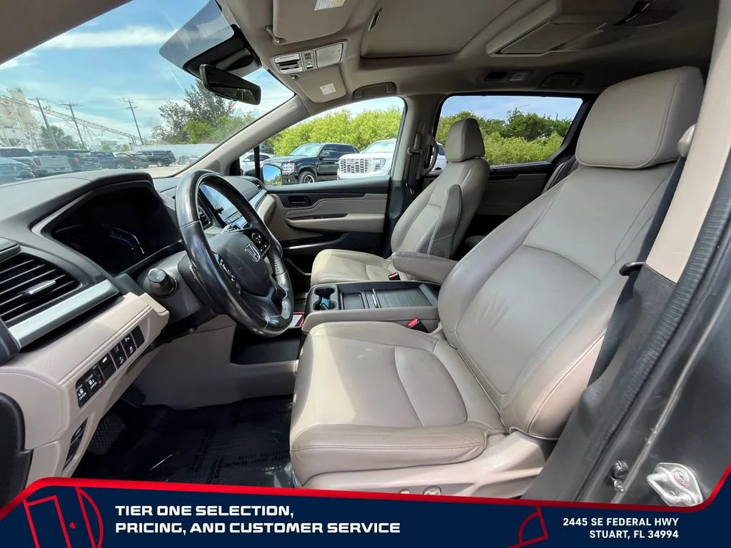 Used 2018 Green Honda Touring image 10
