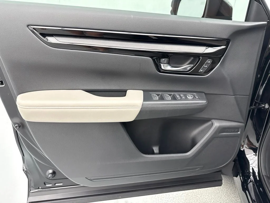 Used 2025 Silver Honda EX-L image 18