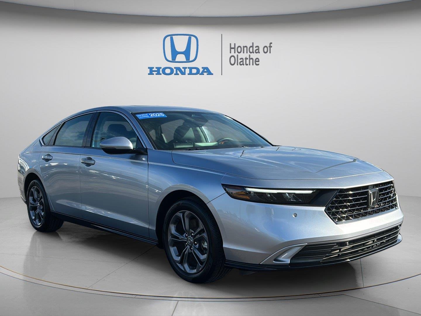 Certified Used 2025 Solar Silver Metallic Honda HYBRID EX-L image 1