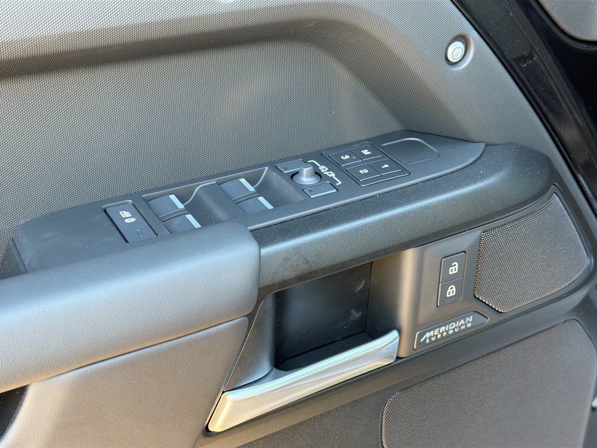 2026 Land Rover Defender V8 - Photo 23