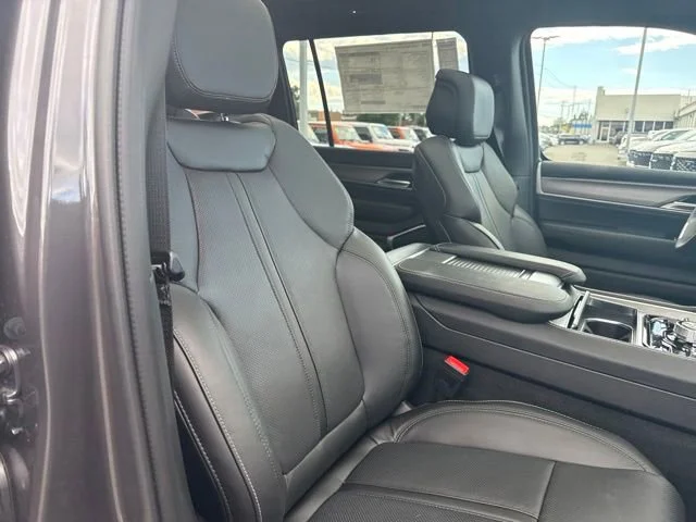 New 2026 Baltic Gray Metallic Clearcoat Jeep Upland image 10