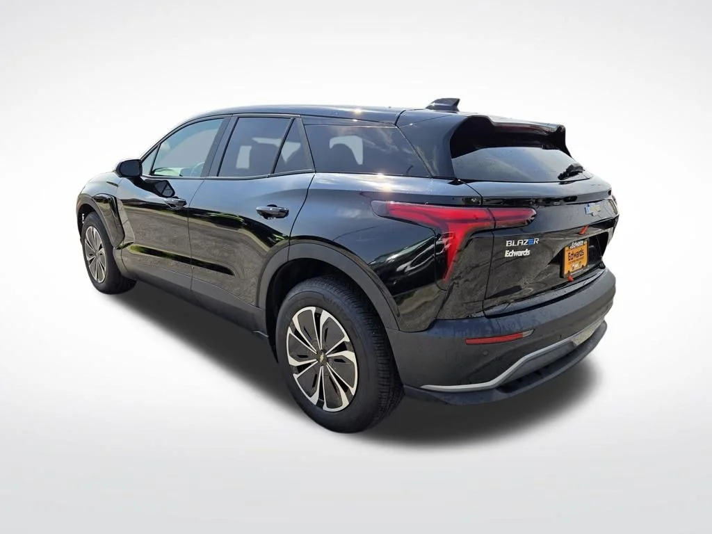 Used 2025 Black Chevrolet LT image 6