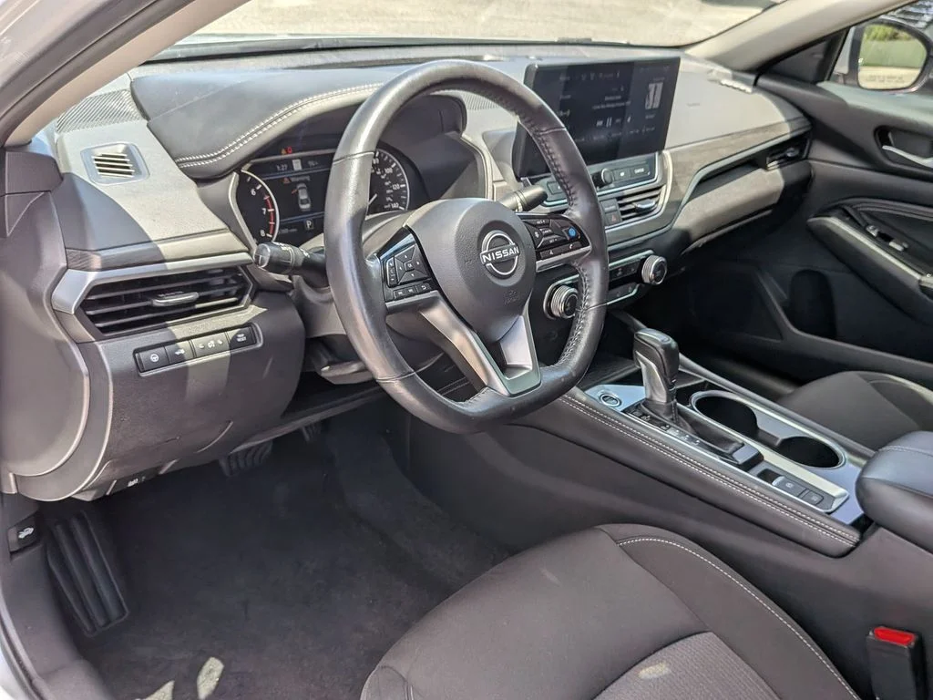 Used 2023 Silver Nissan 2.5 SV image 36