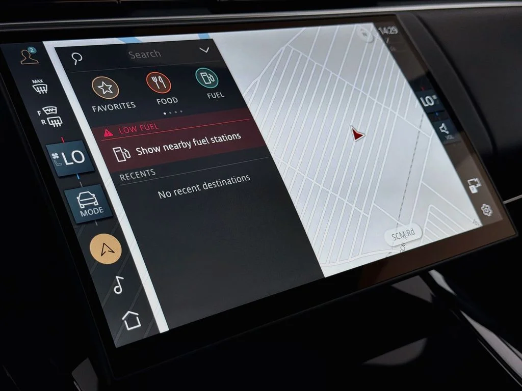 New 2027 Santorini Black Land Rover Dynamic SE image 13