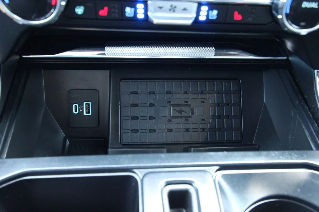Used 2023  Ford Lariat image 28