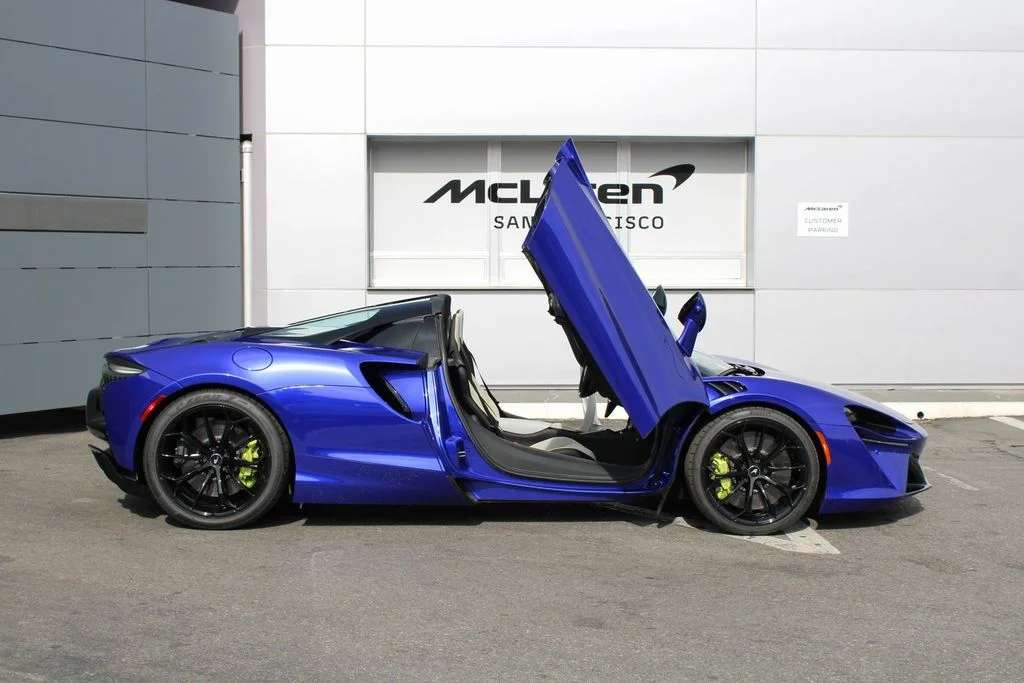 Certified Used 2025  McLaren Performance image 19