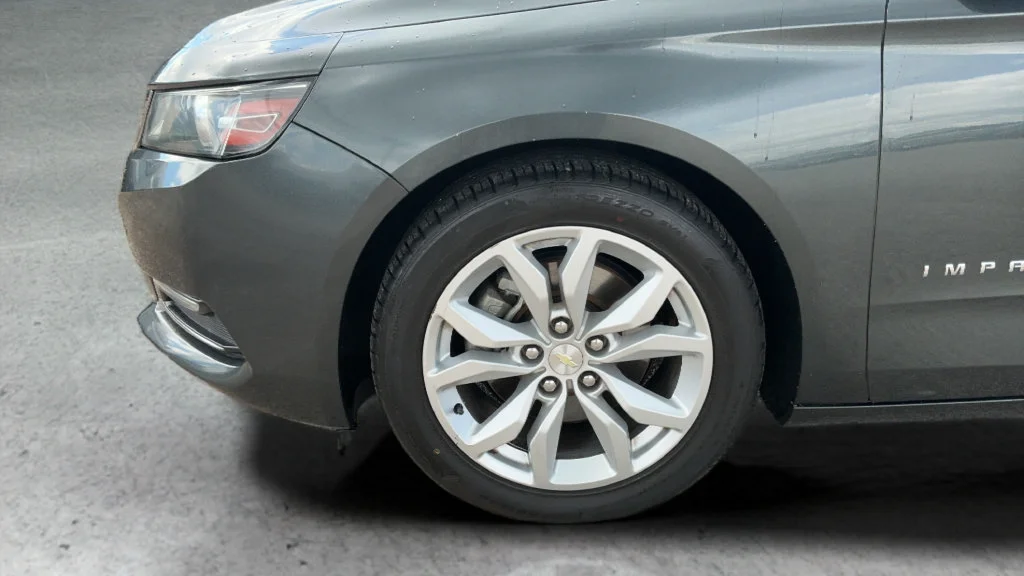Used 2019 NIGHTFALL GRAY METALLIC Chevrolet LT image 24