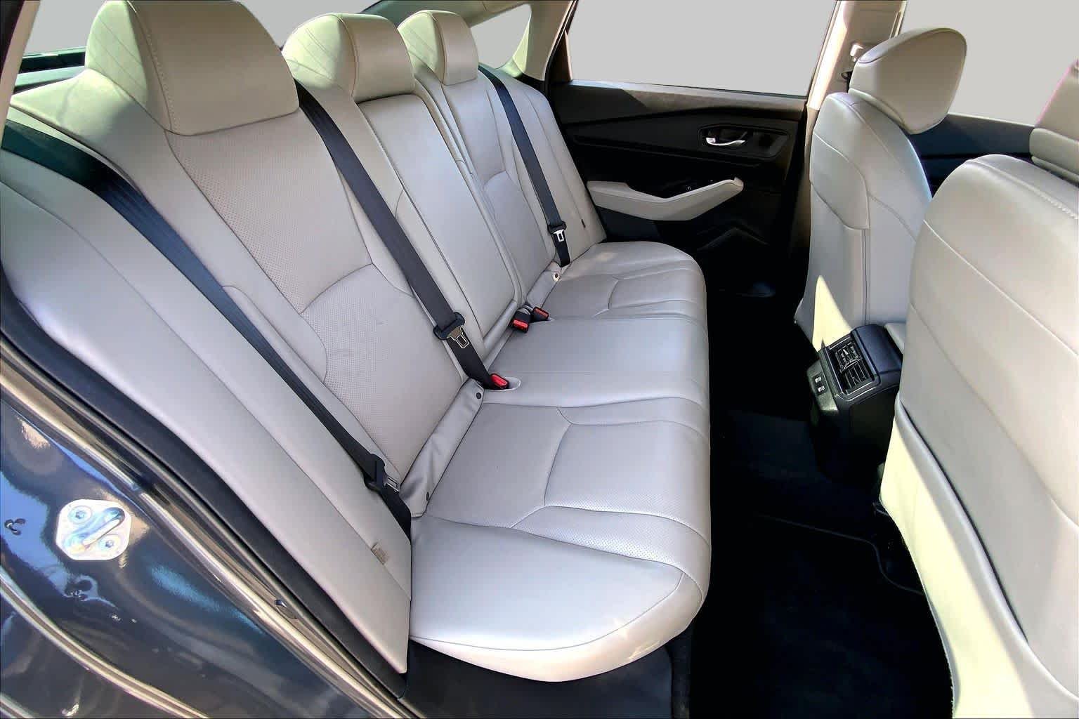 Used 2025 Meteorite Gray Metallic Honda Touring image 19