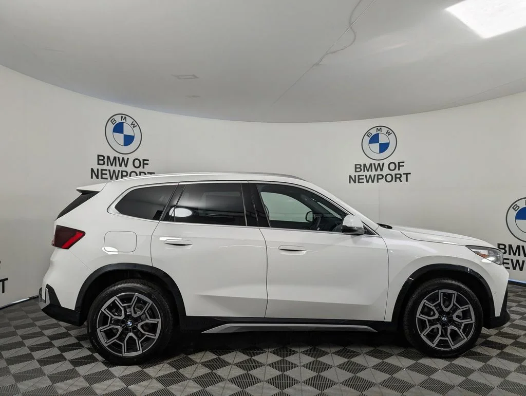 New 2027 Alpine White BMW  image 5