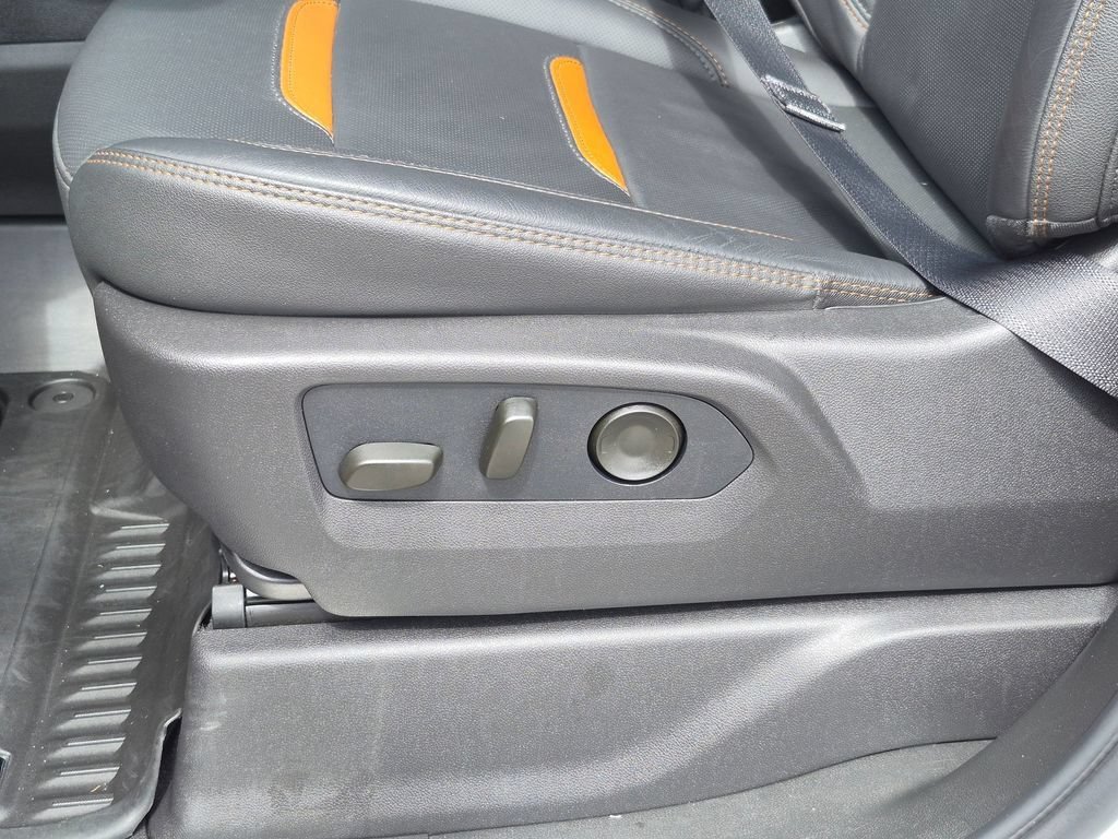 Used 2026 Summit White GMC AT4 image 18