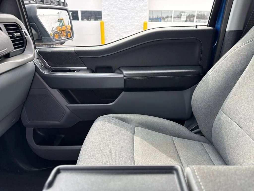 Used 2024 Atlas Blue Metallic Ford XLT image 27