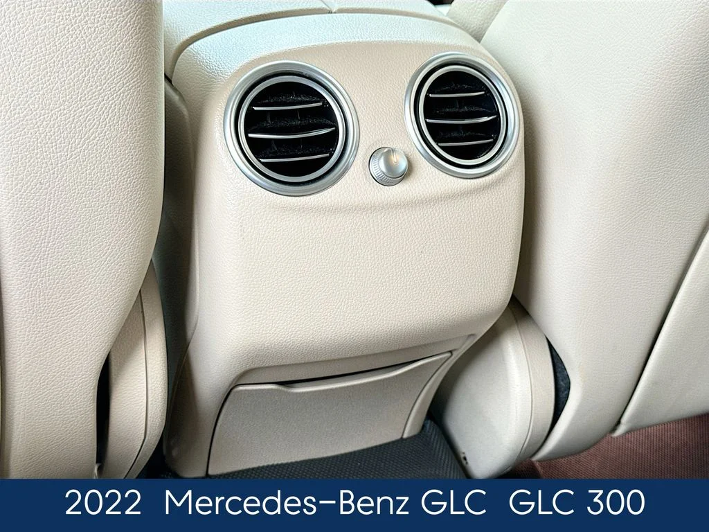 Used 2022  Mercedes-Benz GLC 300 image 36