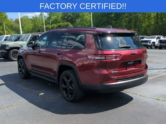 Used 2023 Red Jeep Altitude image 3