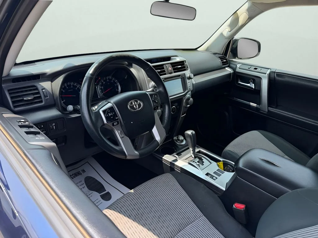 Used 2018 Nautical Blue Metallic Toyota SR5 image 12