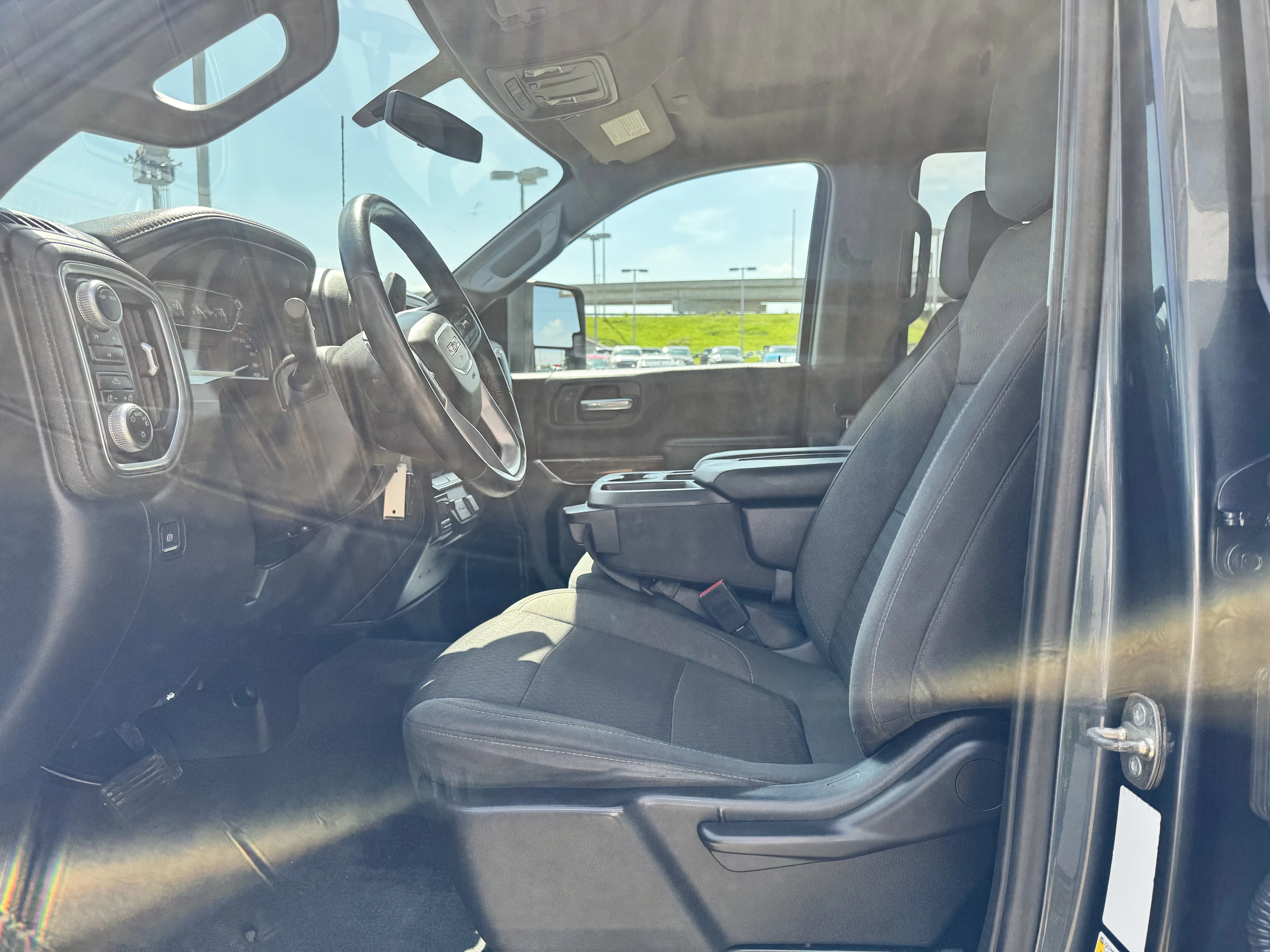 Used 2020 Dark Sky Metallic GMC SLE image 10