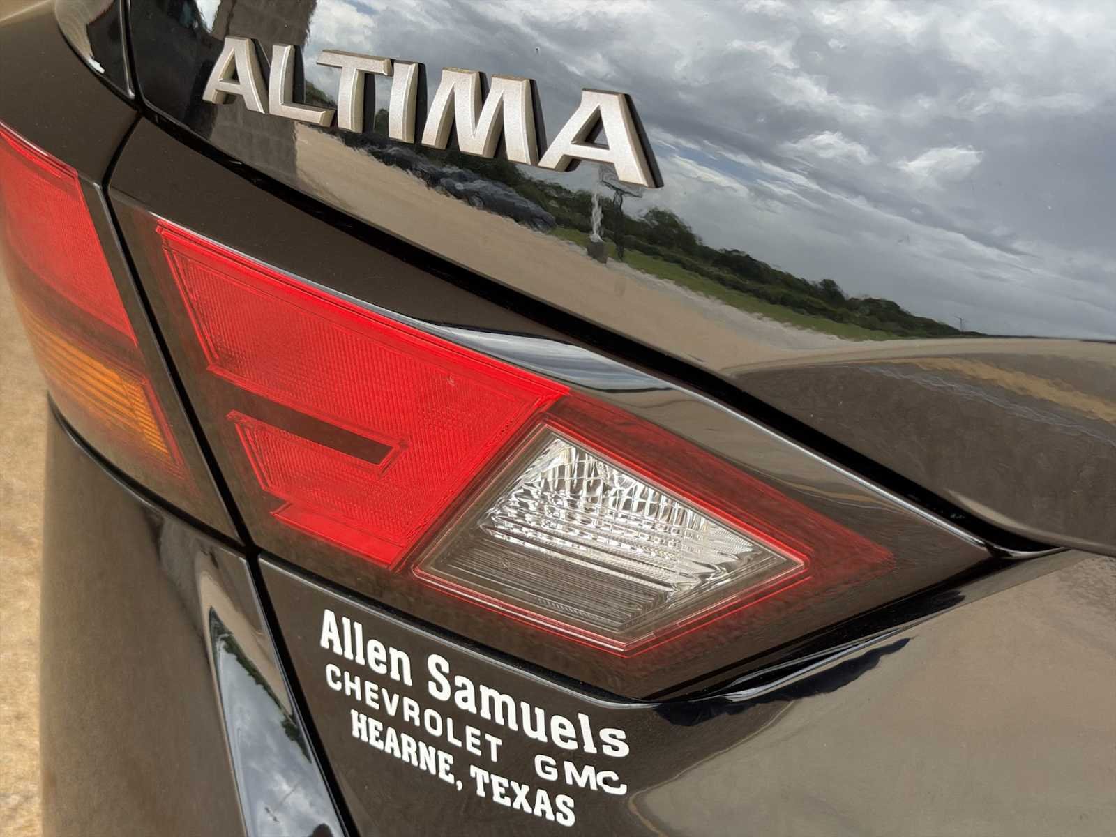 Used 2025 Super Black Nissan S image 32