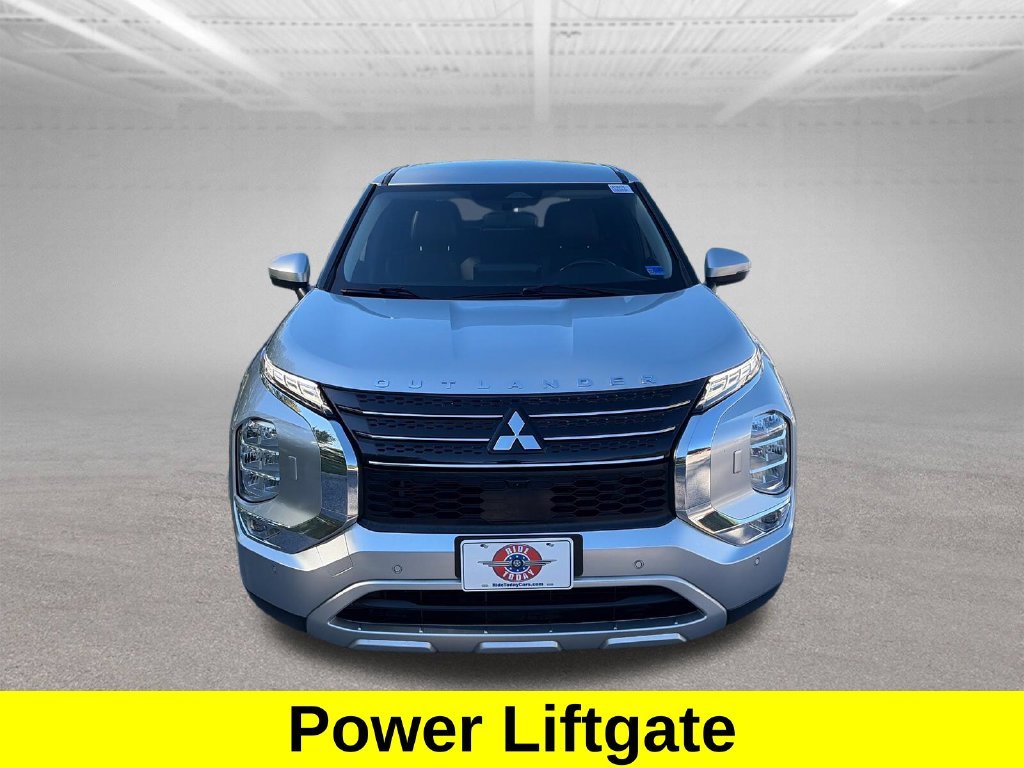 Used 2022 Silver Mitsubishi SE image 8