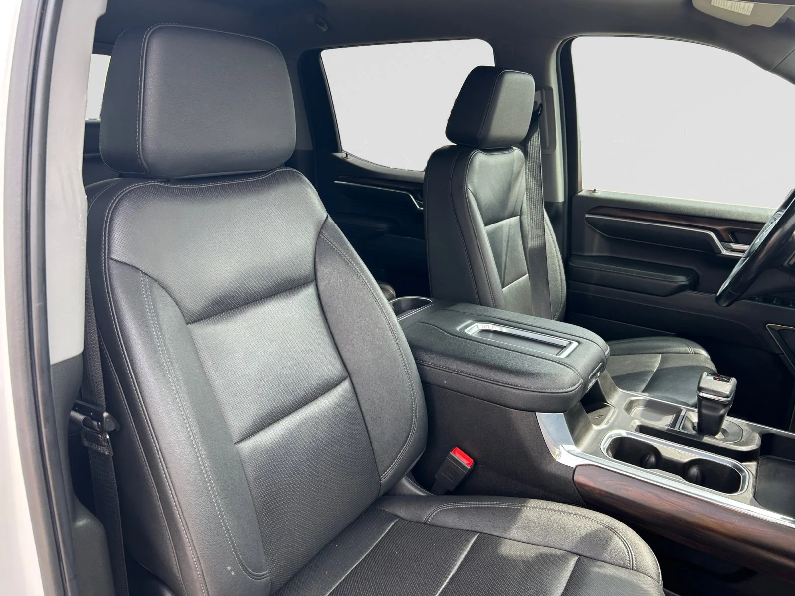 Used 2022 White GMC SLT Crew Cab image 12